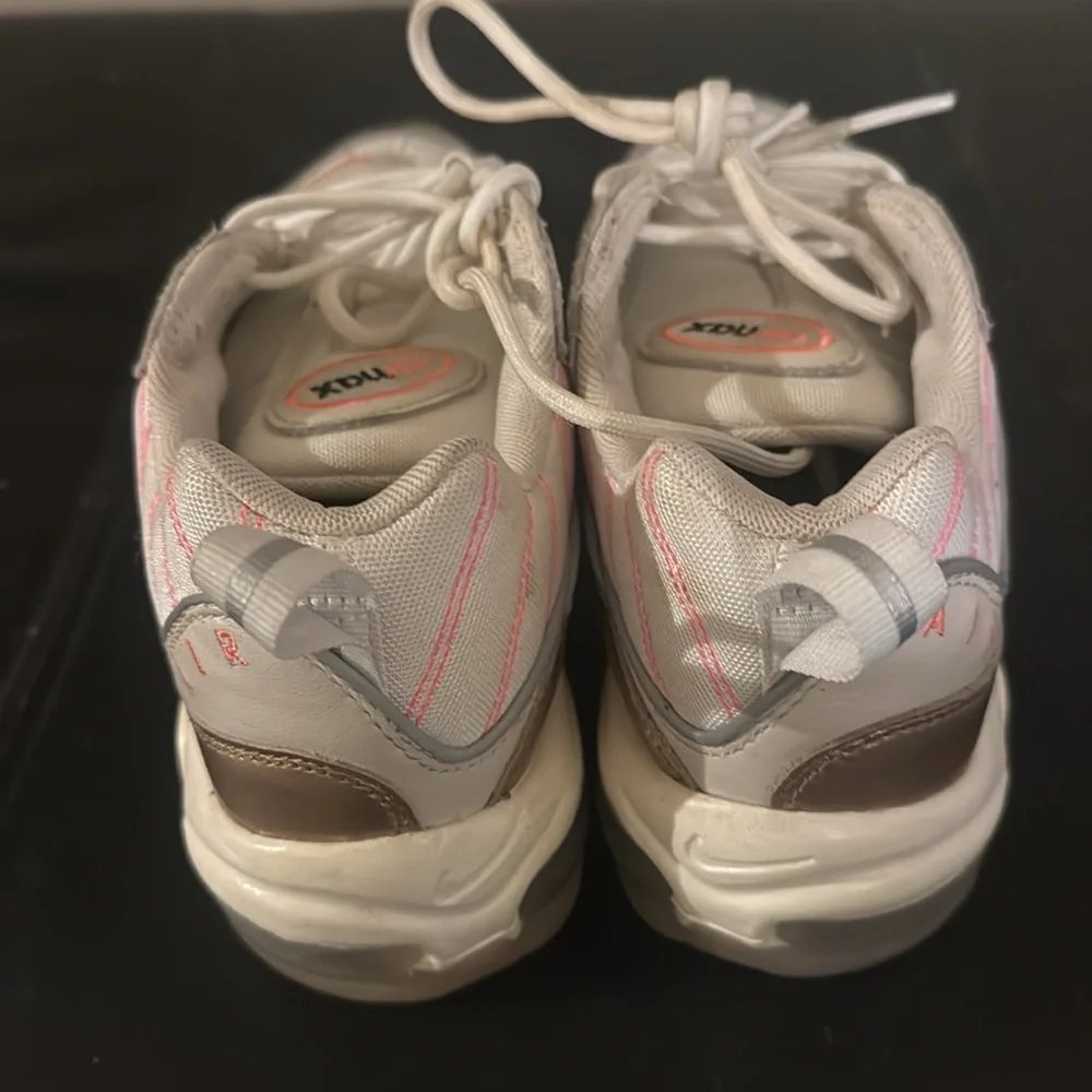 Women’s Nike Air Max ‘98 Size 8.5 - Picture 3 of 3